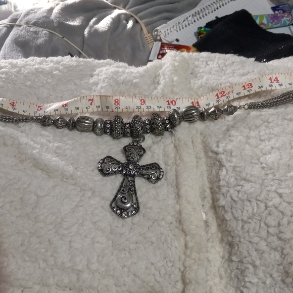 Cross necklace 16 or 17inches with a 3 inch adjustment chain - Picture 5 of 7